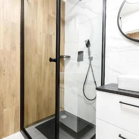 Central - Great Location - Cozy And Bright - Kw46