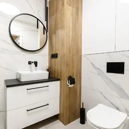 Apartman Central - Great Location - Cozy And Bright - Kw46